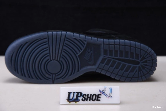 It DO9329-001  5 Black On Undefeated Nike Dunk Low SP 0708